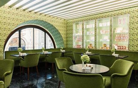 住范思哲酒店，用着CARTIER家居，吃着CHANEL甜品，奢侈品牌：你的玛丽苏生活已被我们承包～