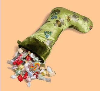 住范思哲酒店，用着CARTIER家居，吃着CHANEL甜品，奢侈品牌：你的玛丽苏生活已被我们承包～