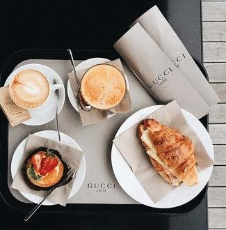 住范思哲酒店，用着CARTIER家居，吃着CHANEL甜品，奢侈品牌：你的玛丽苏生活已被我们承包～