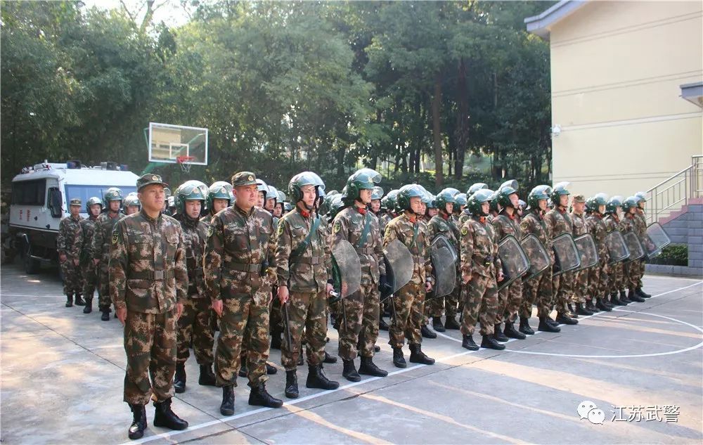 闀滃ご涓嬬殑鍏畨閾佸啗,鍏夊奖娴佸勾瑙嗛澶у叏