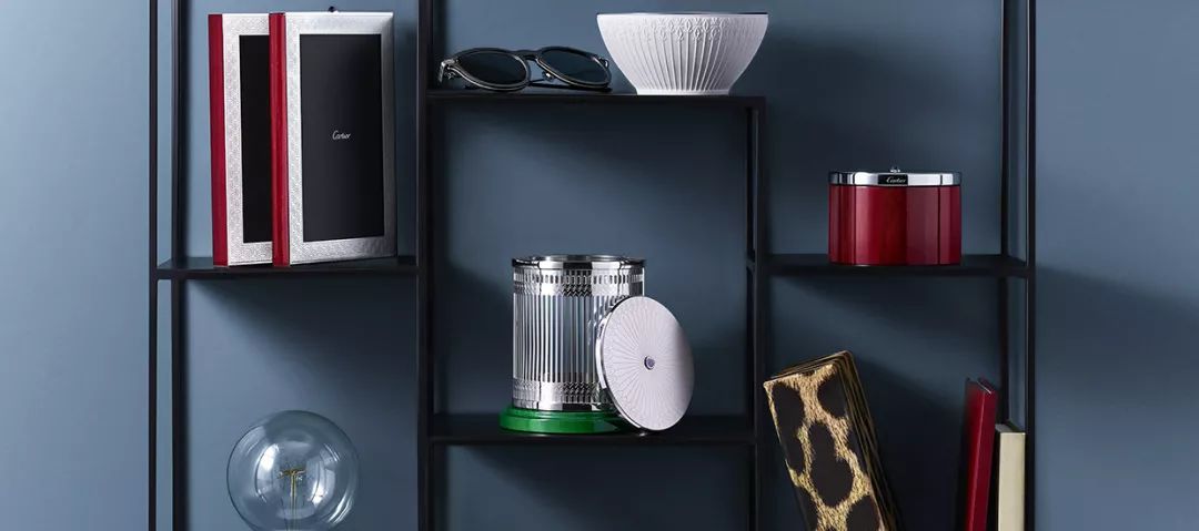 住范思哲酒店，用着CARTIER家居，吃着CHANEL甜品，奢侈品牌：你的玛丽苏生活已被我们承包～