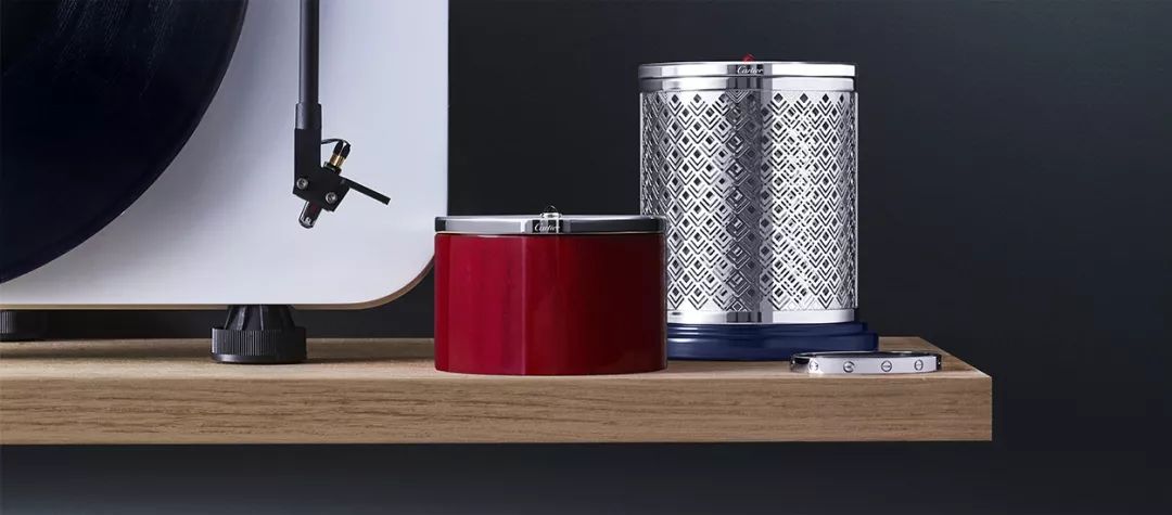 住范思哲酒店，用着CARTIER家居，吃着CHANEL甜品，奢侈品牌：你的玛丽苏生活已被我们承包～