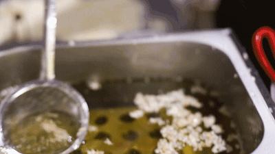 买一送一网红热卖新品,临沂南坊朱记臭豆腐