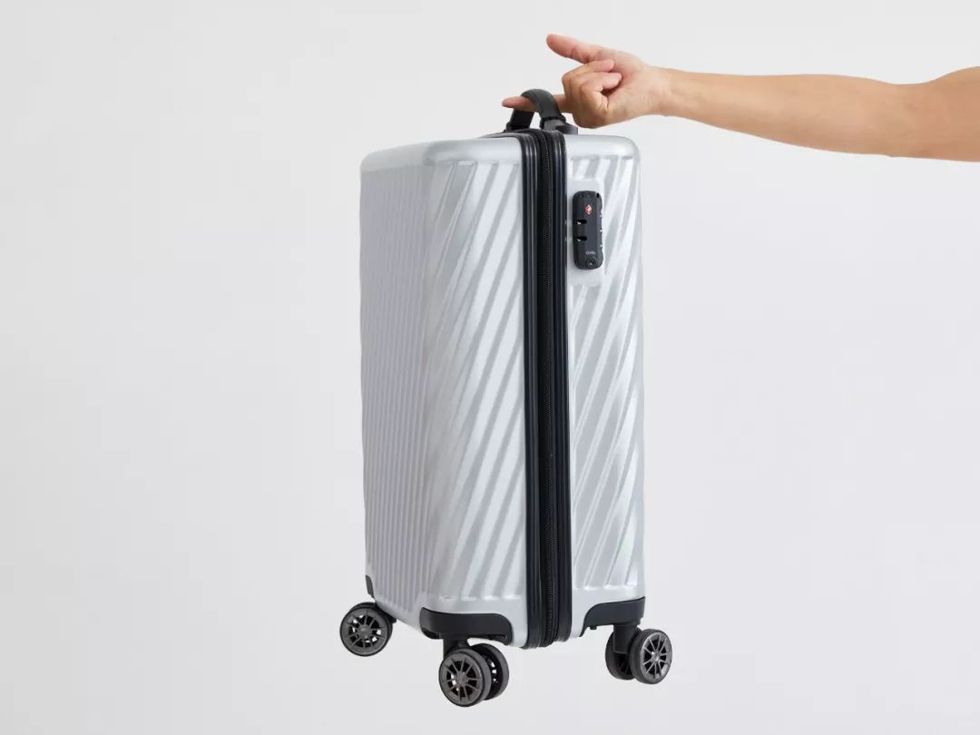 拼团丨200斤胖子坐不坏的行李箱，一个手指头就能提起来