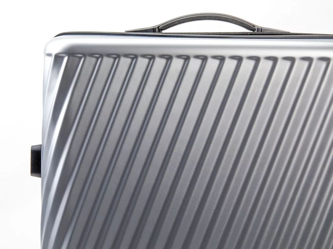 拼团丨200斤胖子坐不坏的行李箱，一个手指头就能提起来