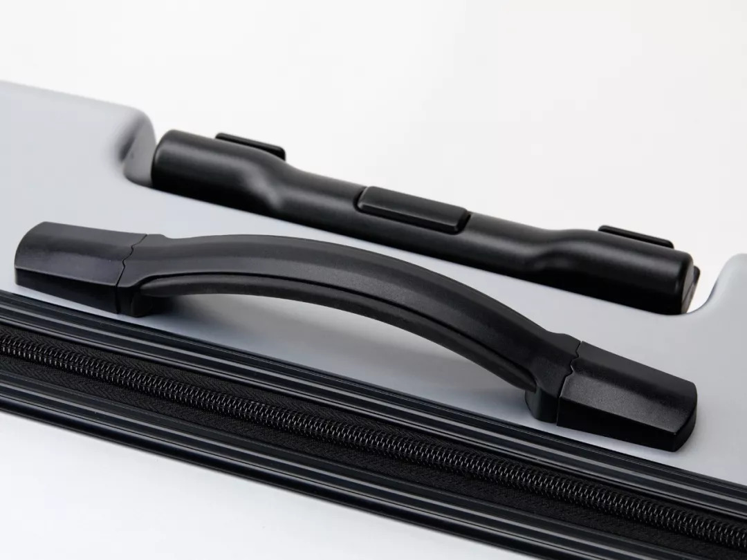 拼团丨200斤胖子坐不坏的行李箱，一个手指头就能提起来