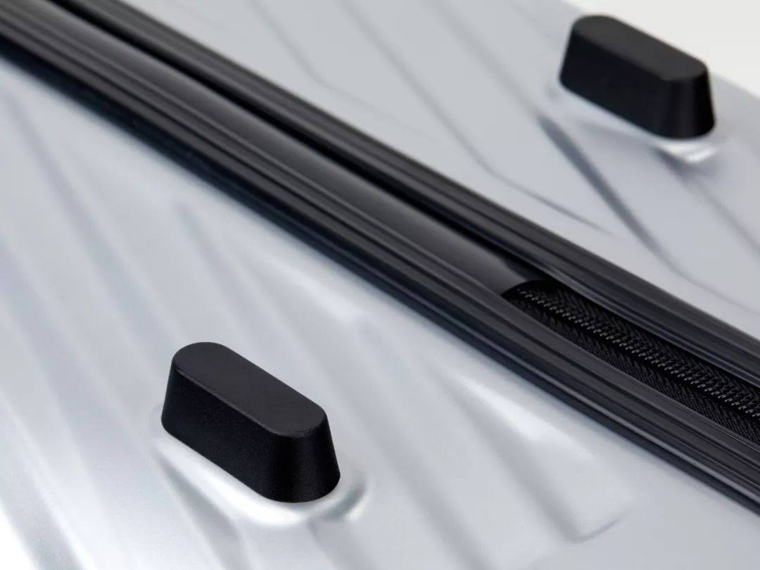 拼团丨200斤胖子坐不坏的行李箱，一个手指头就能提起来