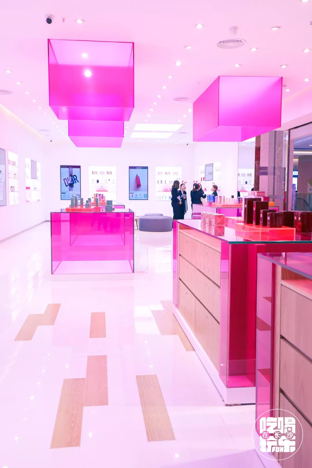 元旦新年就来2751YOLO城市广场，500元友阿购物卡免费送！