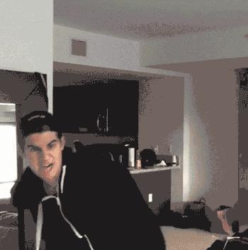 这耳机太方便了,洗澡防水,不碰手机一键切歌接电话,行车更安全!