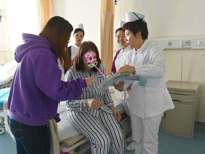 哈尔滨市第一医院成功医治外教绞痛难耐肾结石