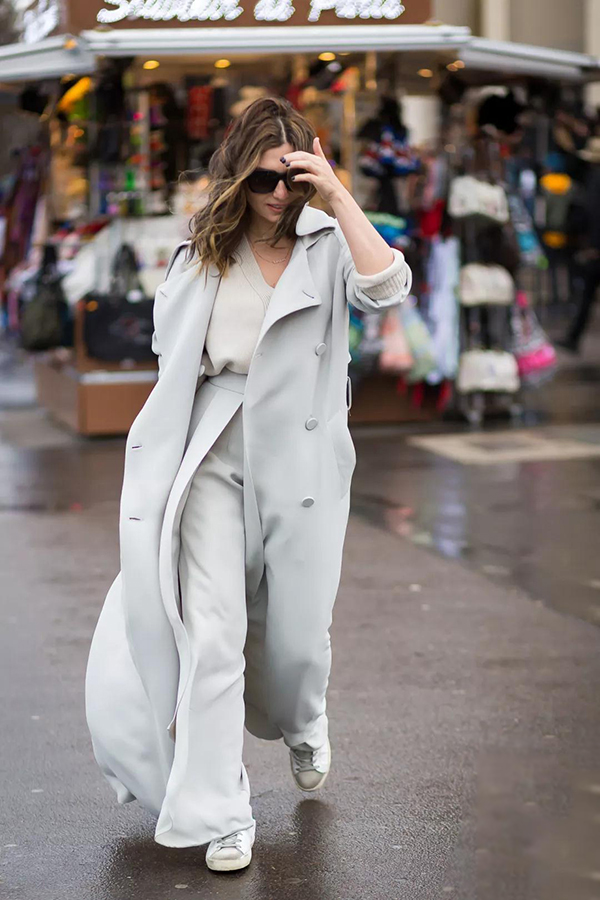 唐嫣你的小白鞋该换换了，同样是配厚外套欧阳娜娜帅哭了