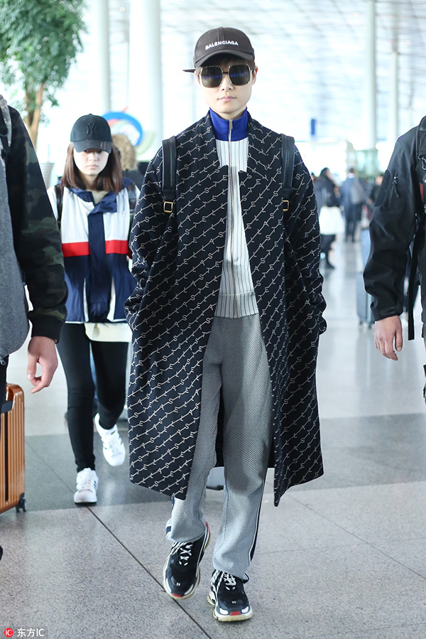 唐嫣你的小白鞋该换换了，同样是配厚外套欧阳娜娜帅哭了