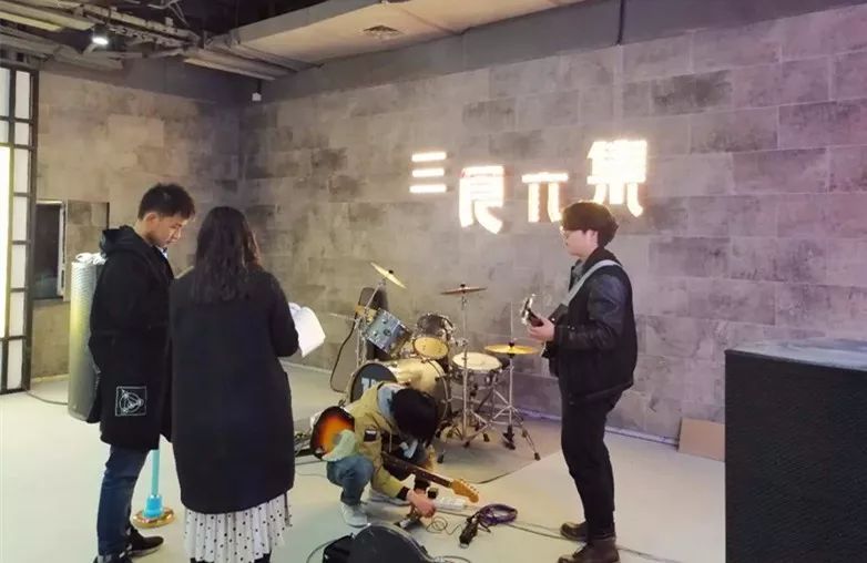 龙子湖大型商业综合体,龙子湖商业中心