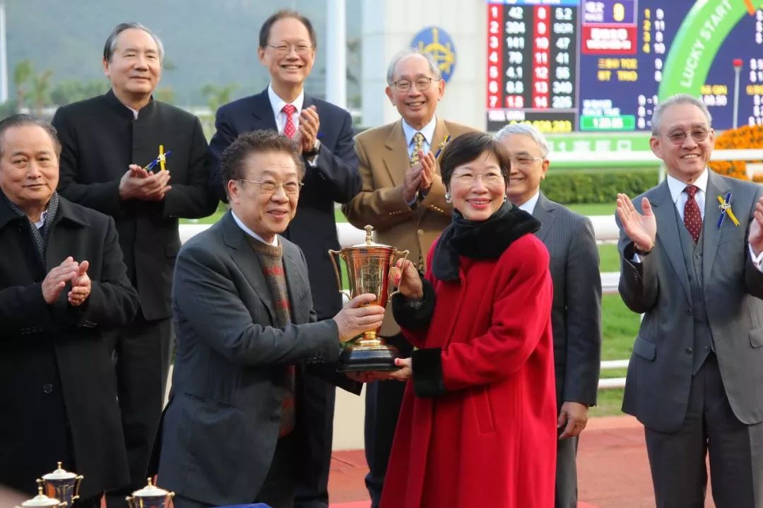 投注额达17.15亿港币，8万余马迷入场观赛！香港元旦赛马日再创新高