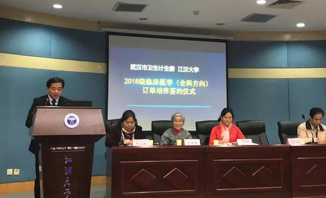 追梦！江汉大学女子足球队荣获时代楷模，武汉精神践行者（江大一周朋友圈）