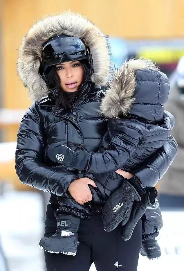 2024款最好看的滑雪服,90年代复古滑雪服