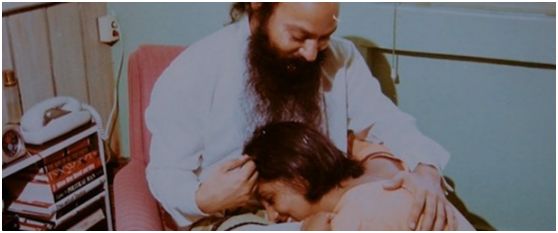 淫乱、*杀暗**、*听窃**、投毒残害近千人……此人罪行累累,却被包装成大师,出书600多本,影响至今