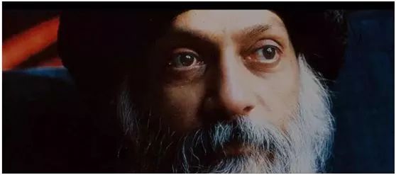 淫乱、*杀暗**、*听窃**、投毒残害近千人……此人罪行累累,却被包装成大师,出书600多本,影响至今