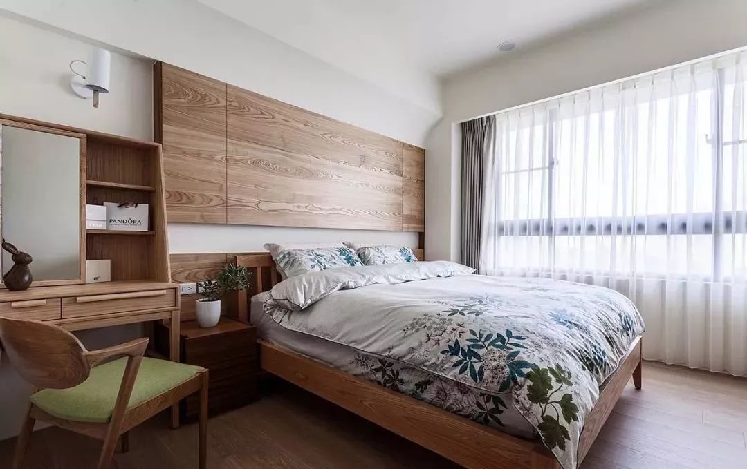 家中横梁压床该怎么化解,家中横梁压顶有什么危害吗