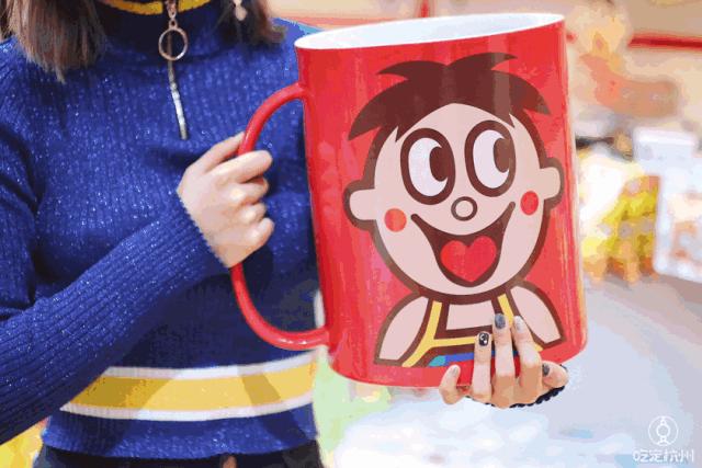 一个杯子100元,一个杯子100块钱