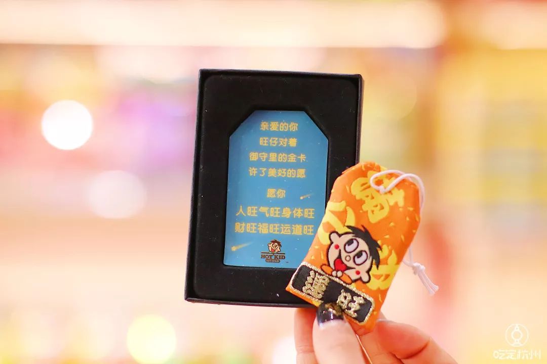 一个杯子100元,一个杯子100块钱