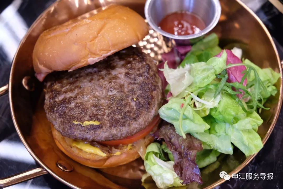 “奶”大了无数上海小囡的光明开西餐厅了！竟然不卖牛奶？