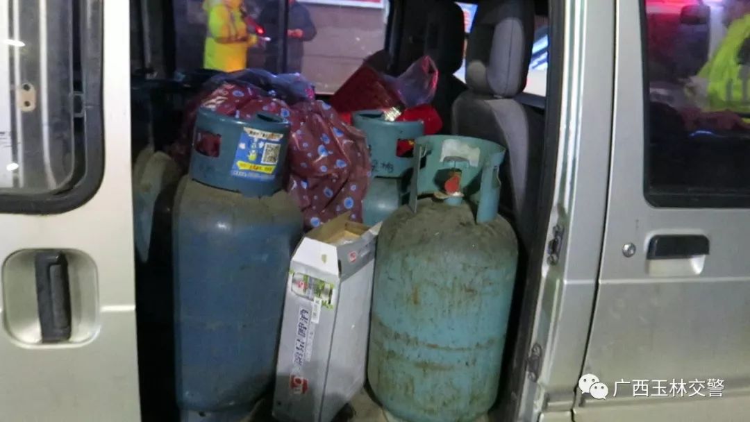 可怕！柳微车载着11瓶液化气罐满街跑，车内满是煤气酒气！