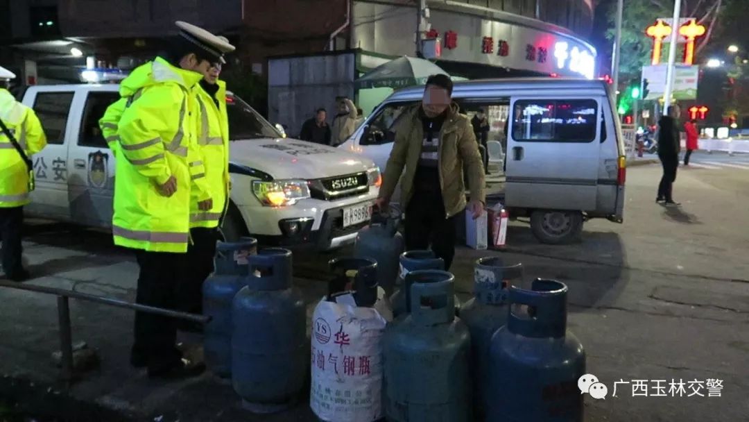 可怕!柳微车载着11瓶液化气罐满街跑,车内满是煤气酒气!