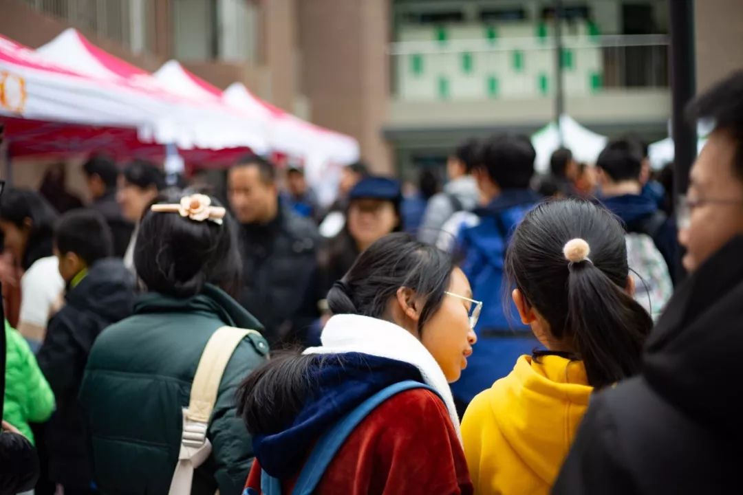 新年的第一天，沸点滑板进驻了深圳中学「今朝有九」游园会！