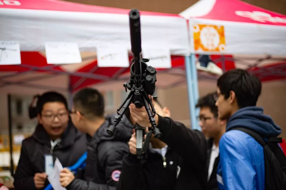 新年的第一天，沸点滑板进驻了深圳中学「今朝有九」游园会！