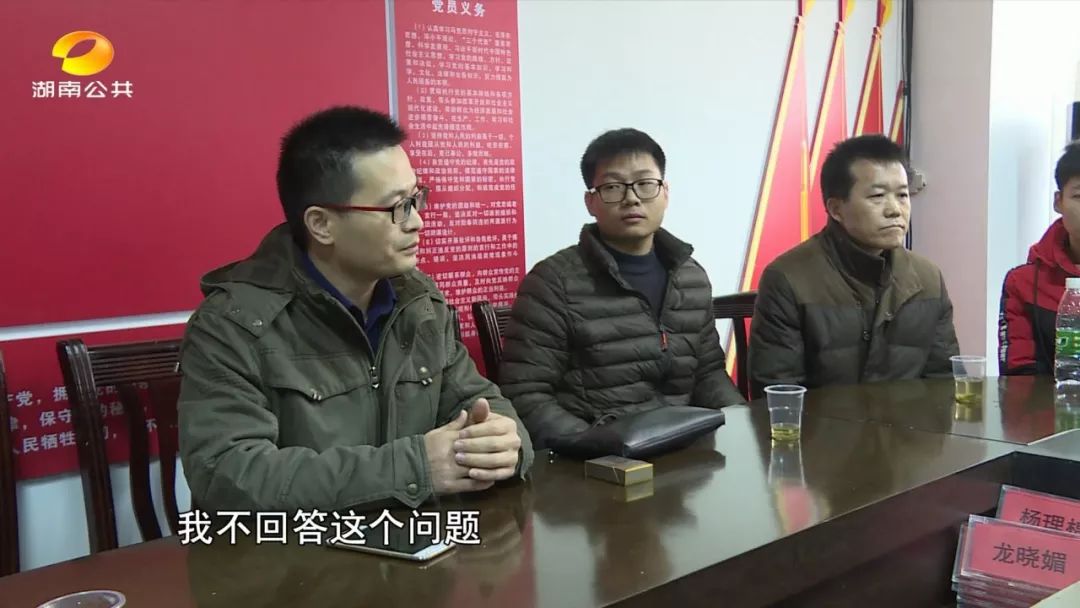 痛心18岁小伙水库游泳溺亡,20岁男子洗澡突然倒地身亡