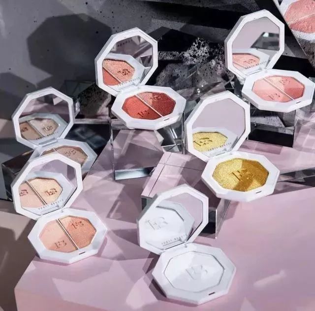 蕾哈娜彩妆卖了多少,蕾哈娜的彩妆到哪买