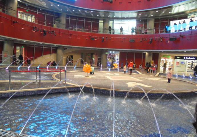 一站承包吃喝玩乐青岛最火爆商场你都打卡了吗