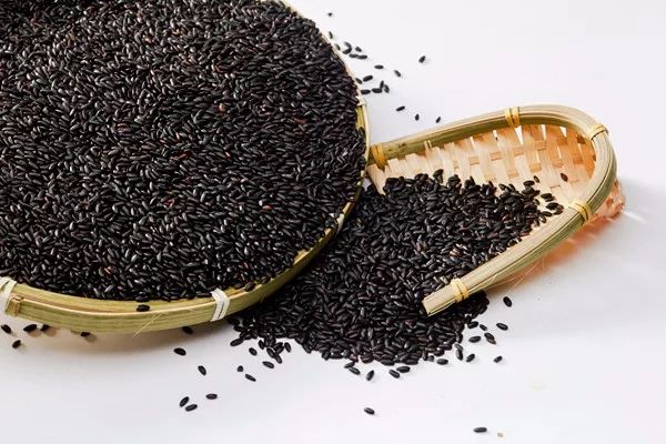 从不忽悠人的小南告诉你，雪还得下，俩桥要封，火车时刻表也要变……