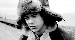 脱发戴帽子的正确方法,老戴帽子是什么原因