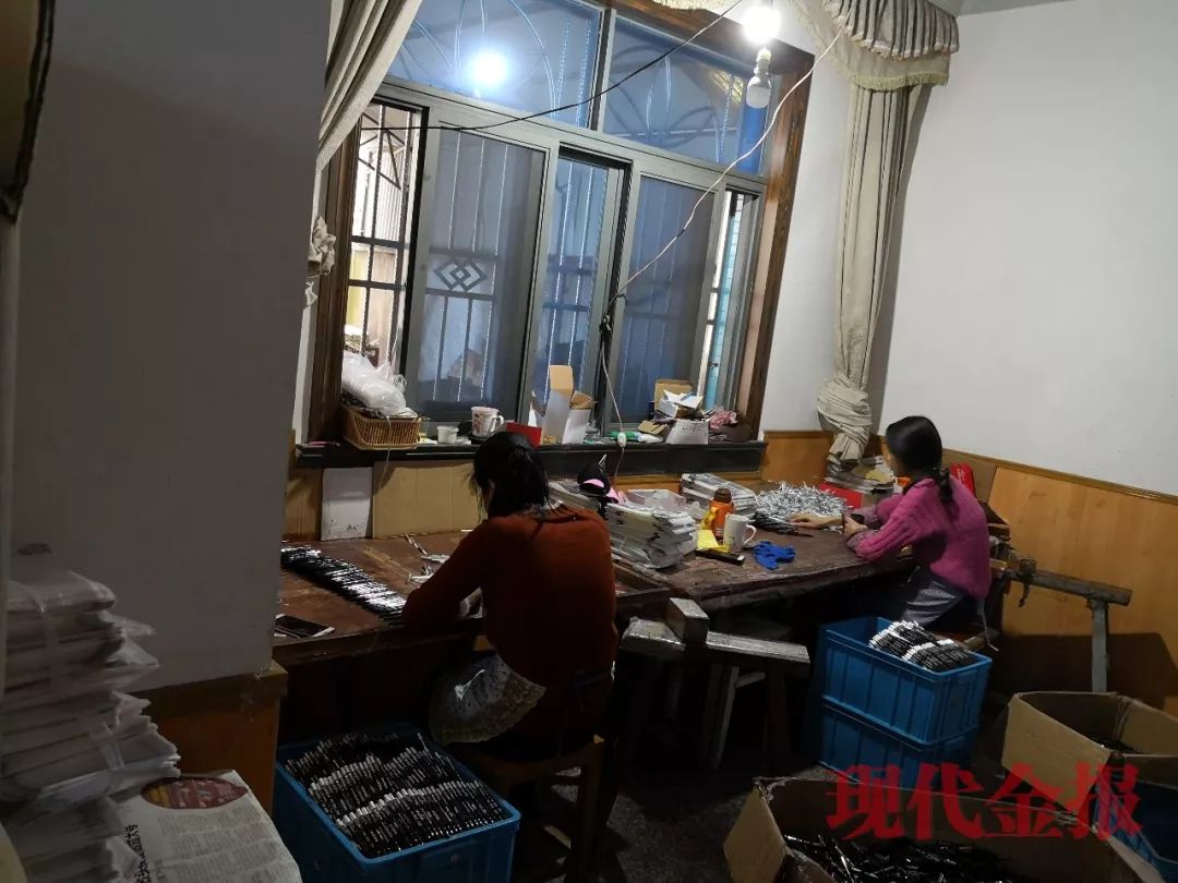 一元眼线笔生产过程图,一元眼线笔生产过程图片