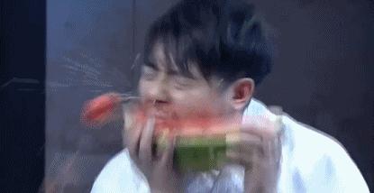 那些你以为是素人的明星表情包！郑云龙许凯马嘉祺中枪，快乐喷泉