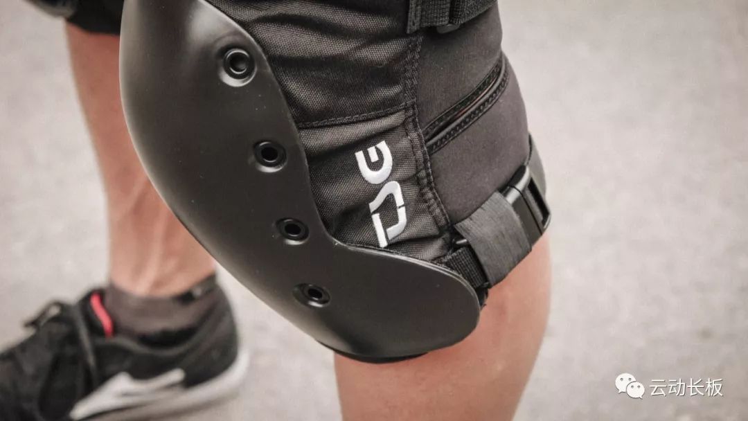 玩DH/FR？那你一定要了解这款革命性的长板专属护膝