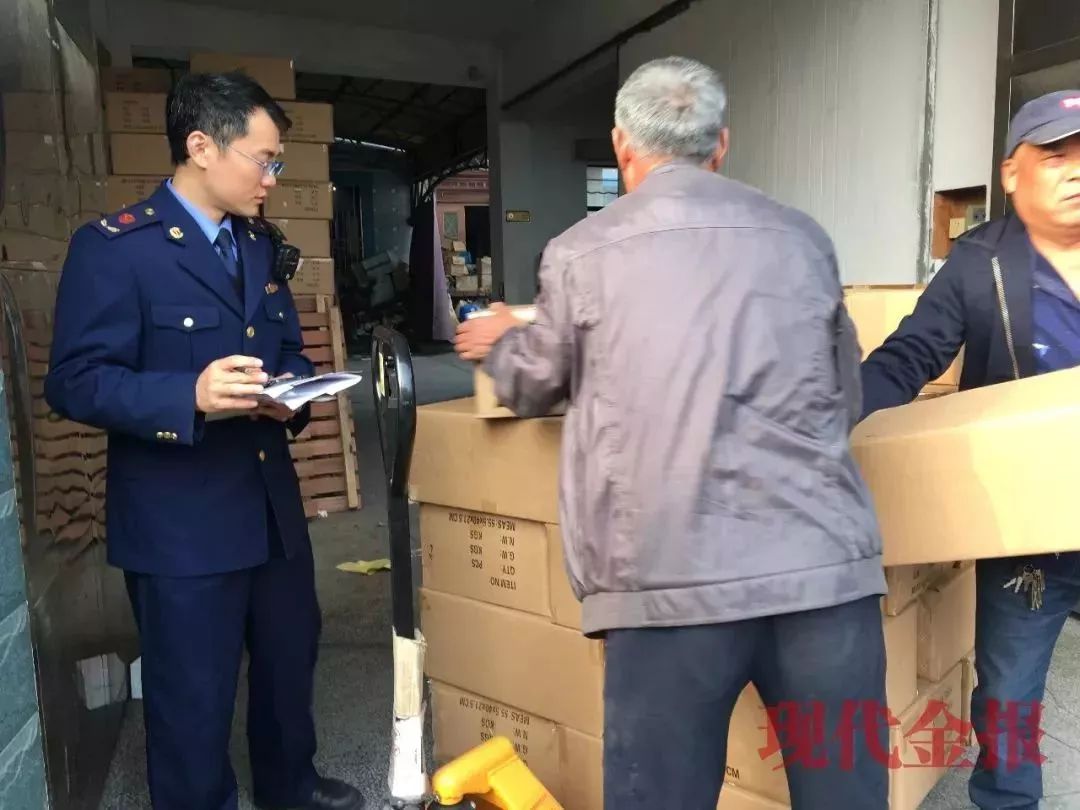 打假假化妆品视频,打假化妆品超标