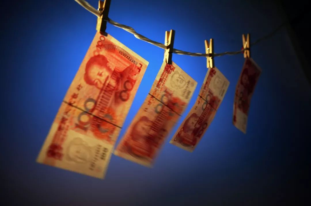 苹果向中国市场低头！新iPhone跳水超1500元，电商深夜行动：一起来降价！