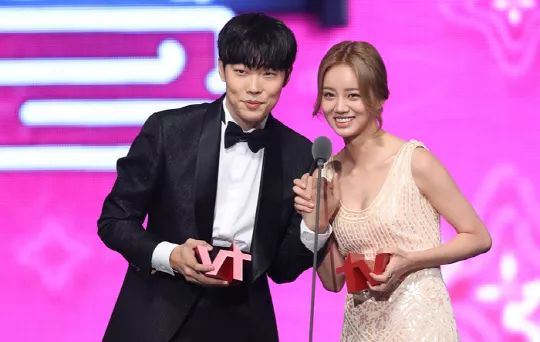 因戏生情结婚,因戏生情终于公布恋情