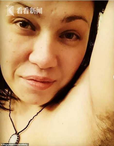 女大学生发起女性留体毛活动网上大秀腋下和双腿网友：你只是懒