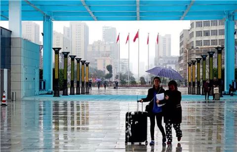 动车组增加到13.5对！汕头火车站这样做，确保站内良好交通秩序！