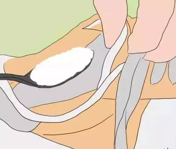 白色雪地靴洗成黑鞋，店家：改色的钱我就不收了！