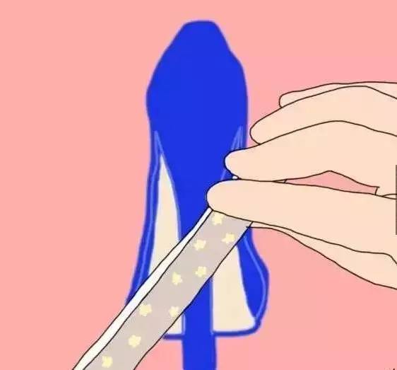 白色雪地靴洗成黑鞋，店家：改色的钱我就不收了！