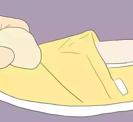 白色雪地靴洗成黑鞋，店家：改色的钱我就不收了！