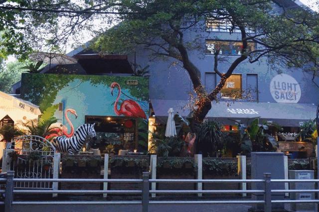 上海滩市中心,竟然藏着一条有洋房故居有老字号有咖啡店有酒吧的网红老马路