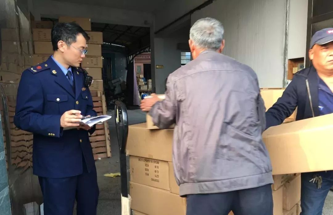 惊心！生产环境肮脏不堪，执法人员当场过敏，你可能正在用！