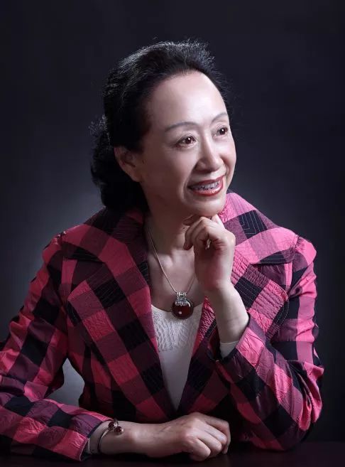 张抗抗故乡在远方视频,张抗抗眼中的哈尔滨