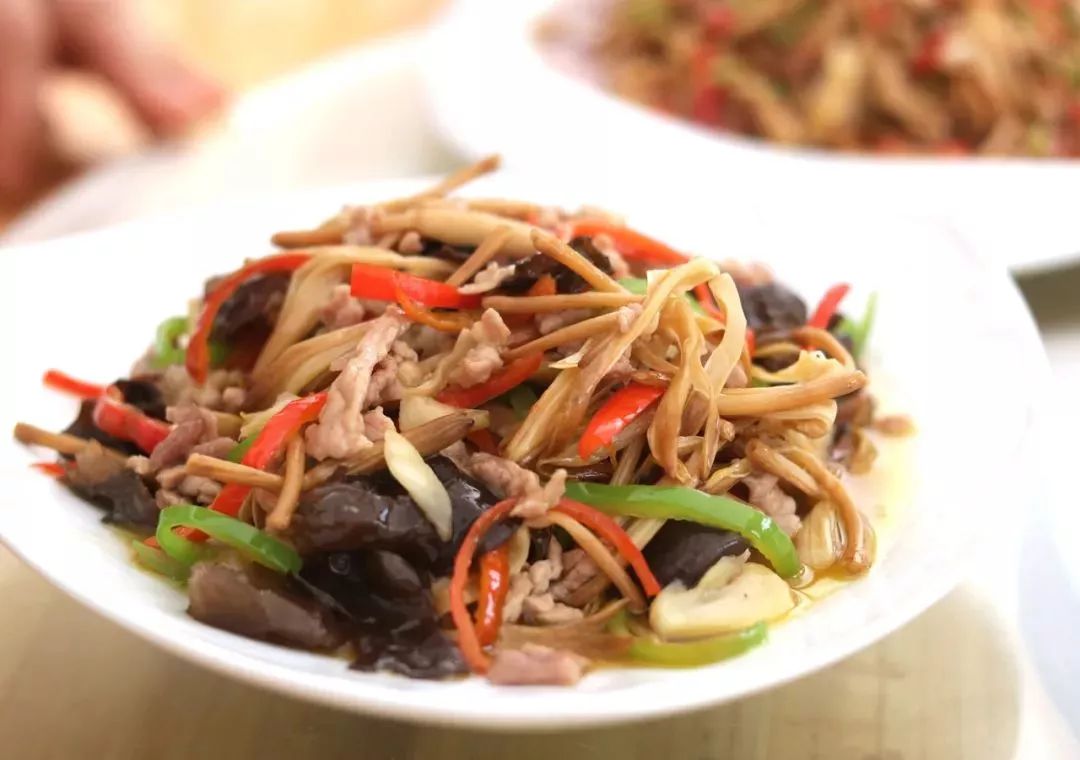 黄花菜治失眠的最佳方法,黄花菜怎样吃能治疗失眠